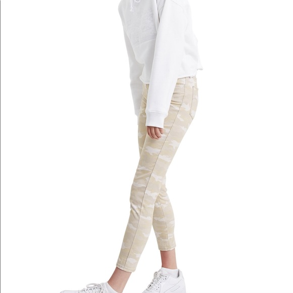 NWT | Levi | 720 High Rise Cropped Skinny Jean - Picture 6 of 12